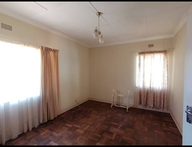 4 BEDROOM FREESTANDING FOR SALE IN STILFONTEIN EXT 3